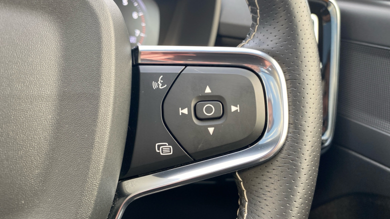 Volvo Xc40 2.0 B4P R DESIGN 5dr Auto Petrol Estate